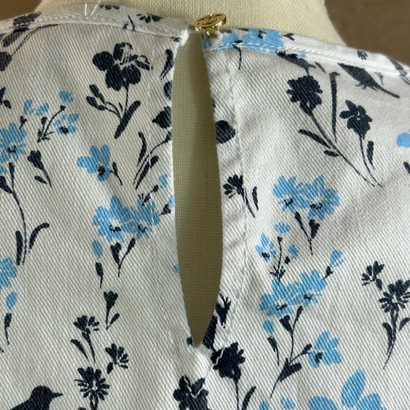 EUC Draper James Floral Bird Cotton Denim Top | crew neck with keyhole - button - Picture 6 of 7